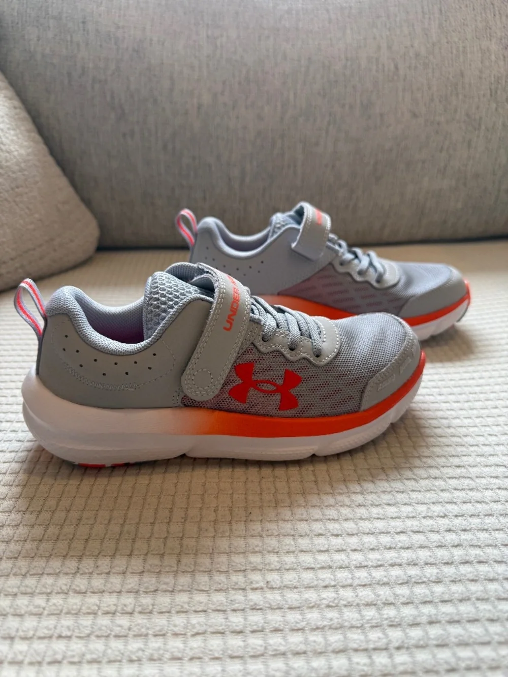 Under Armour Assert 10 AC - KIDS Size 2Y - BRAND NEW!! - Gray, Orange and White